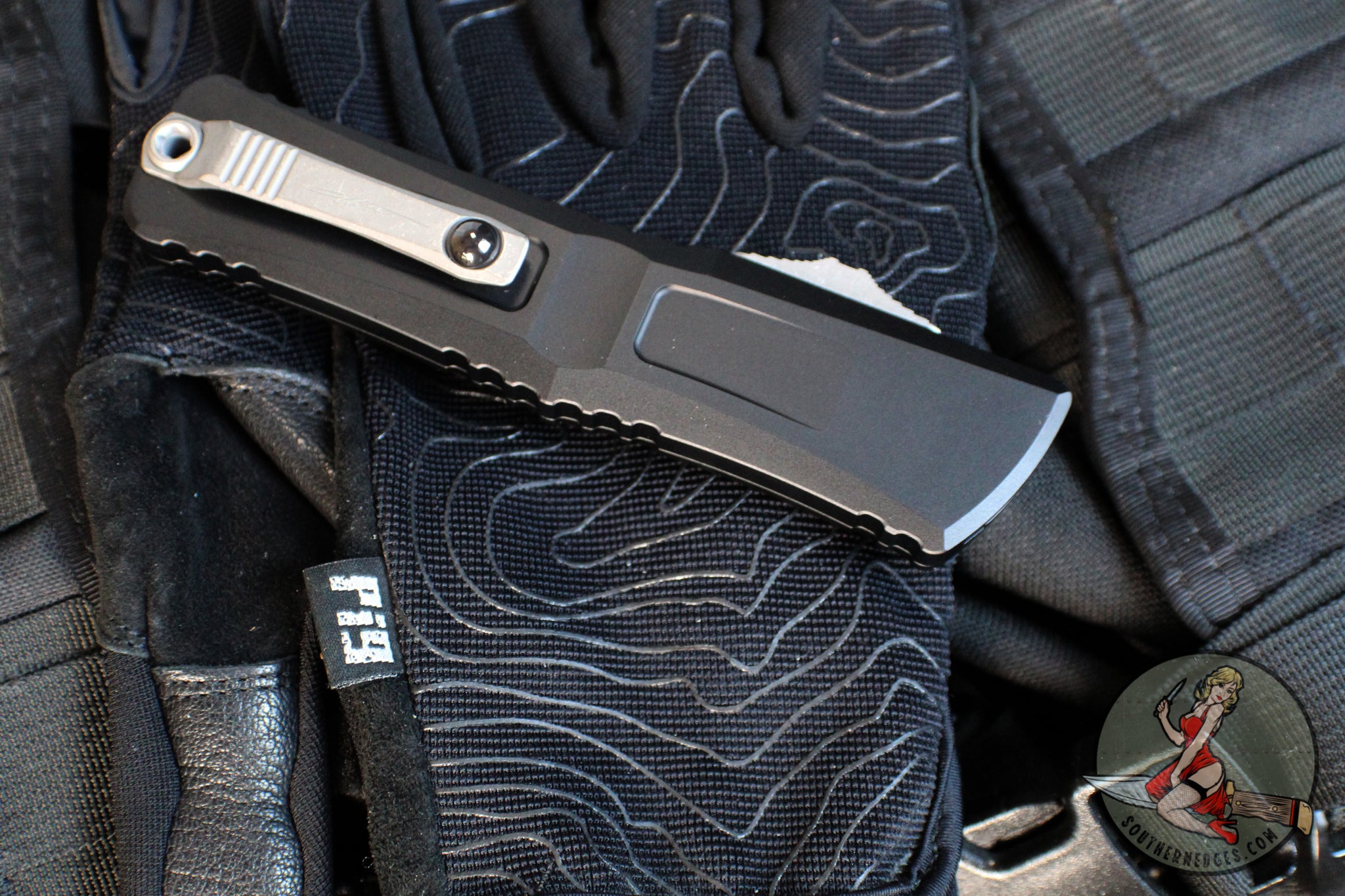 Microtech Combat Troodon Gen III OTF Knife- Hellhound Edge- Black Hand ...