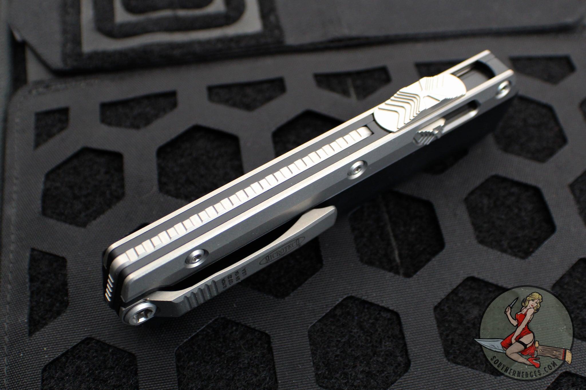 Microtech Glykon OTF Knife- Bayonet Edge- Black Handle With Bead Blast ...