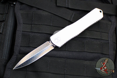 Heretic Custom Manticore-X OTF Auto Stainless Steel Chassis Double Edge Vegas Forge Blued Damascus Blade with CF Button